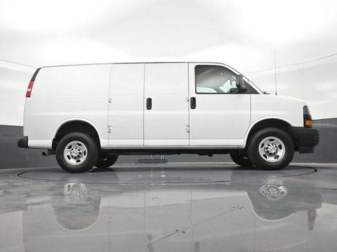Used 2022 Chevrolet Express 2500 w/ Driver Convenience Package RWD image 29