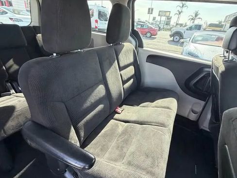 Used 2017 Dodge Grand Caravan SE image 9