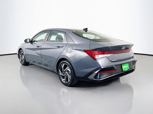 Used 2025 Hyundai Elantra Limited image 7
