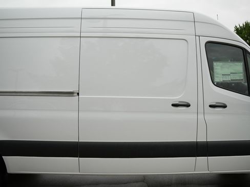 New 2025 Mercedes-Benz Sprinter 2500 image 9