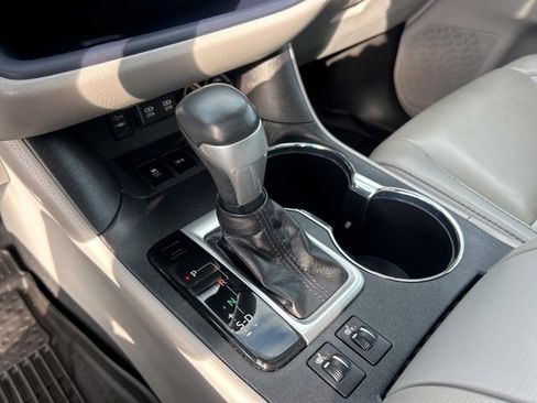 Used 2019 Toyota Highlander XLE image 27