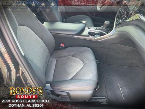 Used 2022 Toyota Camry LE image 18