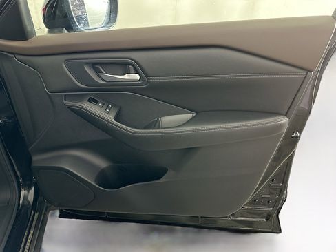 Used 2023 Nissan Rogue SV w/ SV Premium B Package image 33