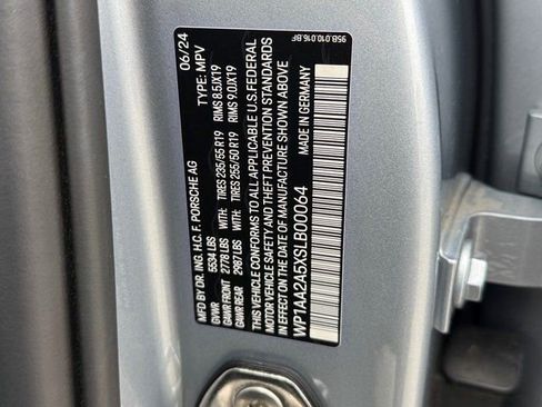 Used 2025 Porsche Macan image 31