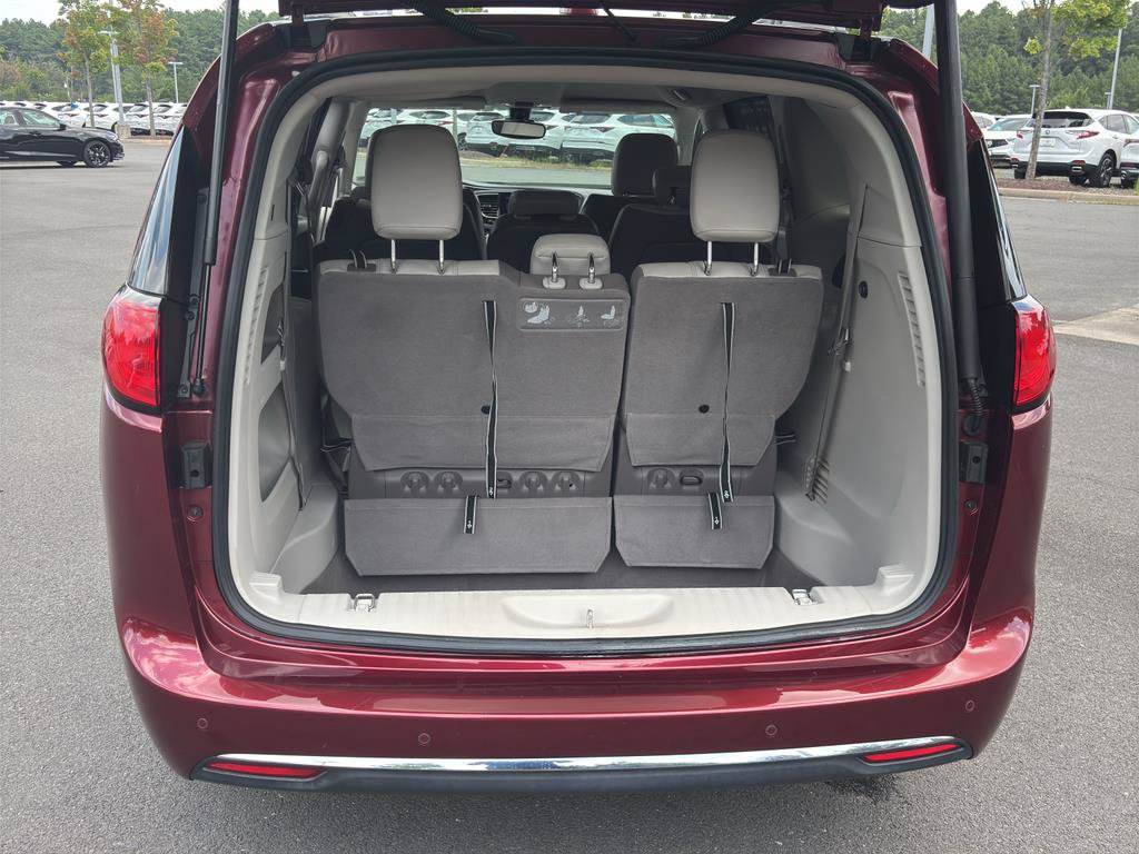 Used 2017 Chrysler Pacifica Touring-L w/ Tire & Wheel Group FWD image 22