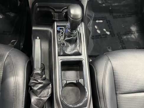 Used 2018 Toyota Tacoma TRD Sport AWD/4WD image 35