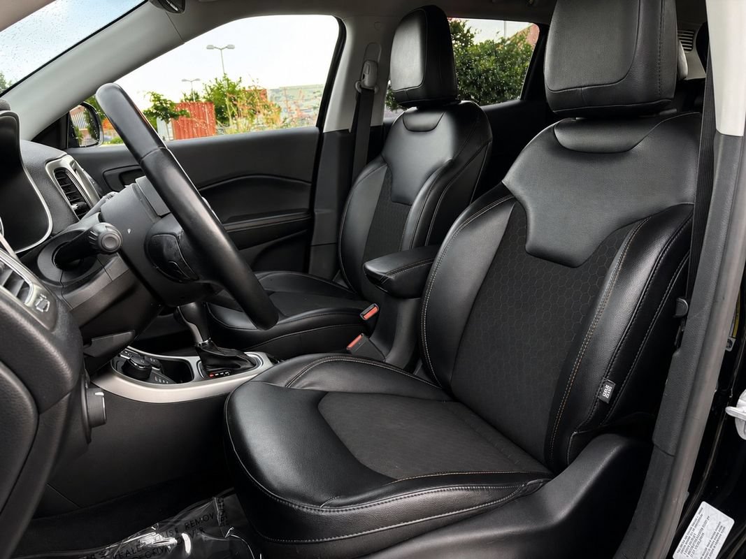 Used 2017 Jeep Compass Latitude w/ Popular Equipment Group AWD/4WD image 9