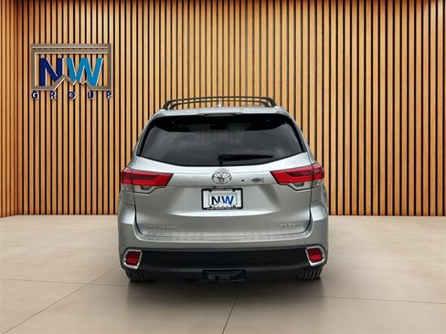 Used 2019 Toyota Highlander XLE AWD/4WD image 33