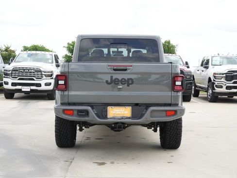Used 2023 Jeep Gladiator Overland AWD/4WD image 8