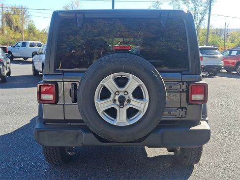 Used 2022 Jeep Wrangler Unlimited Sport image 9