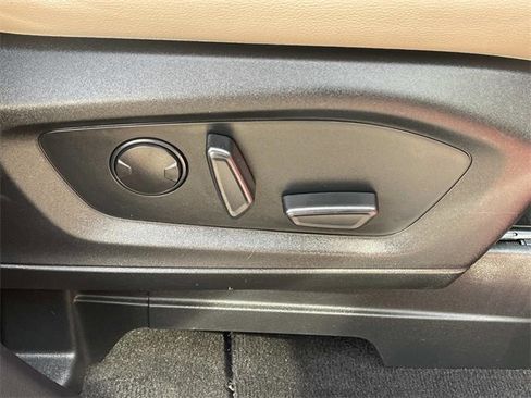 Used 2023 Ford Explorer Limited image 35
