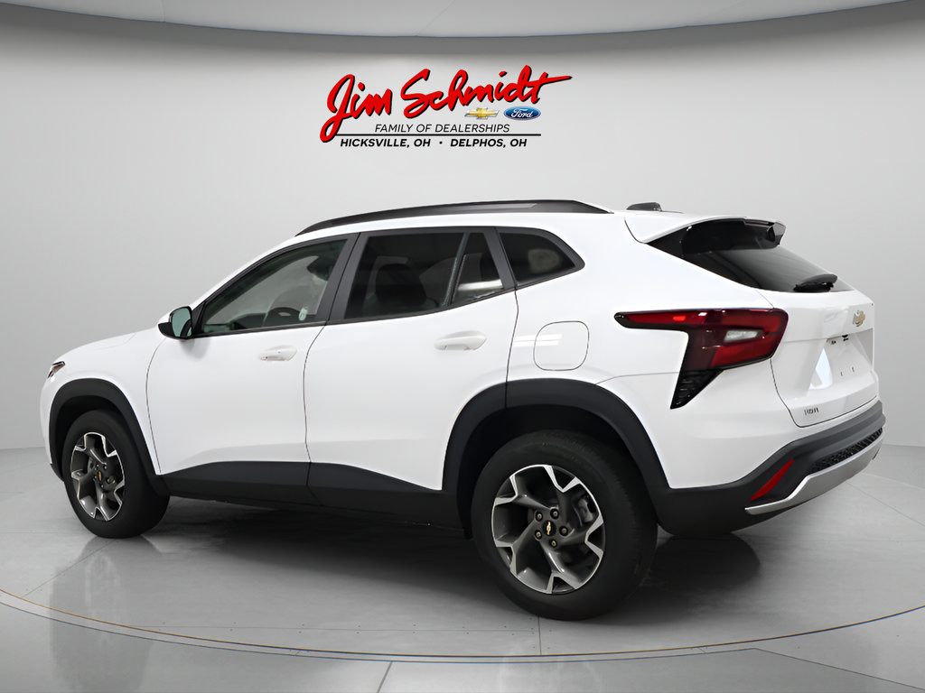 Used 2025 Chevrolet Trax LT w/ LT Convenience Package FWD image 4