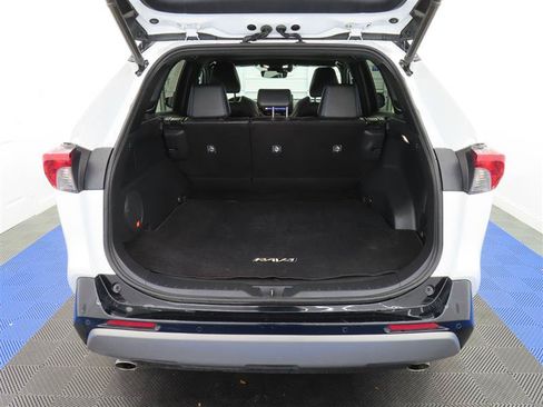 Used 2023 Toyota RAV4 XSE AWD/4WD image 12