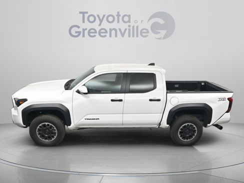Certified 2024 Toyota Tacoma TRD Off-Road AWD/4WD image 5