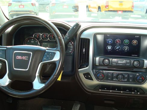 Used 2015 GMC Sierra 1500 SLT w/ Suspension Package, Off-Road image 10