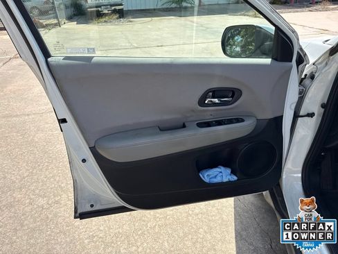 Used 2018 Honda HR-V LX image 10