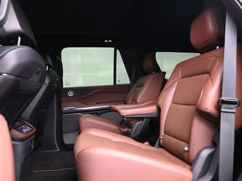 Used 2025 Lincoln Navigator Reserve AWD/4WD image 23