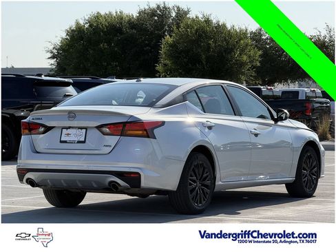 Used 2025 Nissan Altima 2.5 SV w/ SV Special Edition Package AWD/4WD image 4