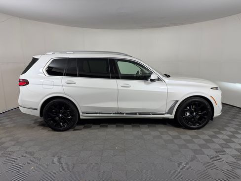 Used 2025 BMW X7 xDrive40i AWD/4WD image 8