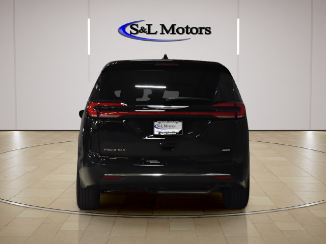 New 2026 Chrysler Pacifica Select AWD/4WD image 6