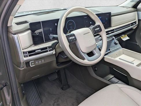 Used 2025 Hyundai Santa Fe Calligraphy image 8