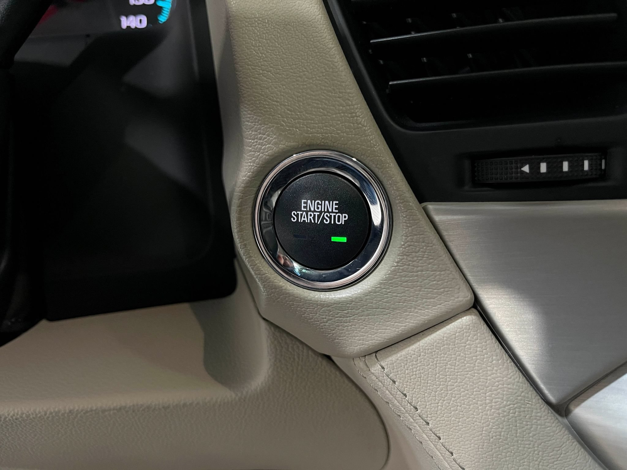 Used 2020 GMC Yukon Denali w/ Denali Premium Package AWD/4WD image 21