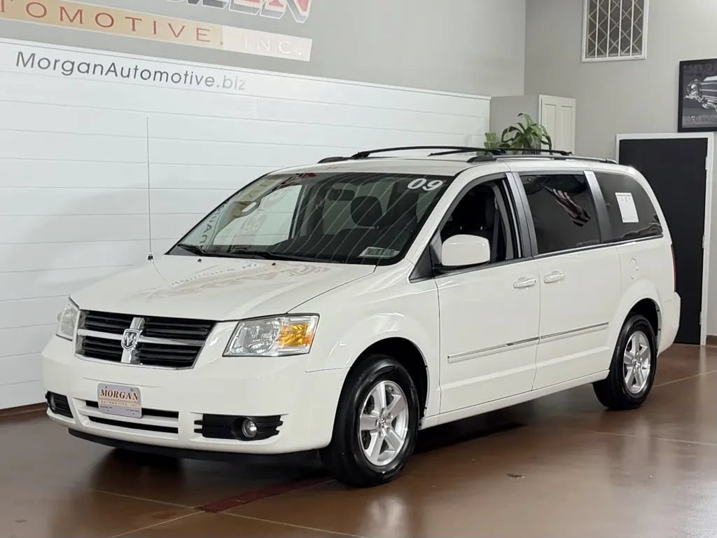 Used 2009 Dodge Grand Caravan SXT w/ Entertainment Group 2 FWD image 7