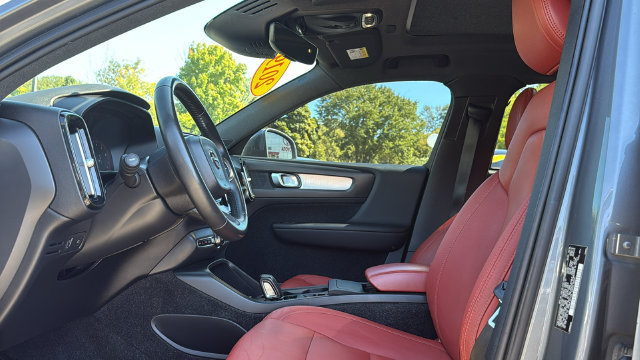 Used 2019 Volvo XC40 T5 Momentum AWD/4WD image 10