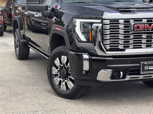 Used 2025 GMC Sierra 3500 Denali w/ Denali Reserve Package AWD/4WD image 4