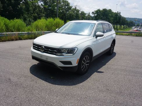 Used 2018 Volkswagen Tiguan SE w/ Panoramic Sunroof Package FWD image 23