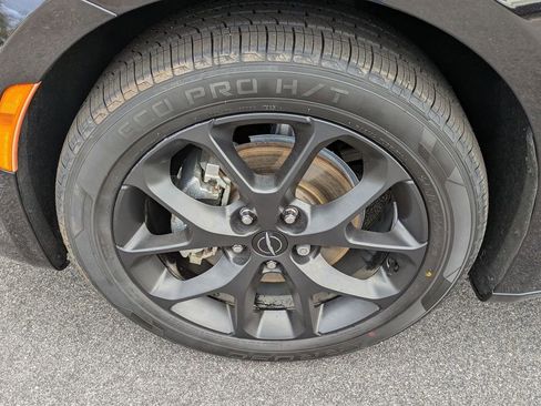 Used 2024 Chrysler Pacifica Touring-L w/ S Appearance Package image 9