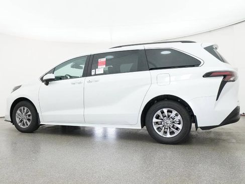 New 2026 Toyota Sienna XLE FWD image 23