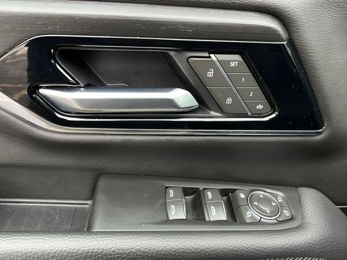 Used 2025 GMC Yukon Denali image 12