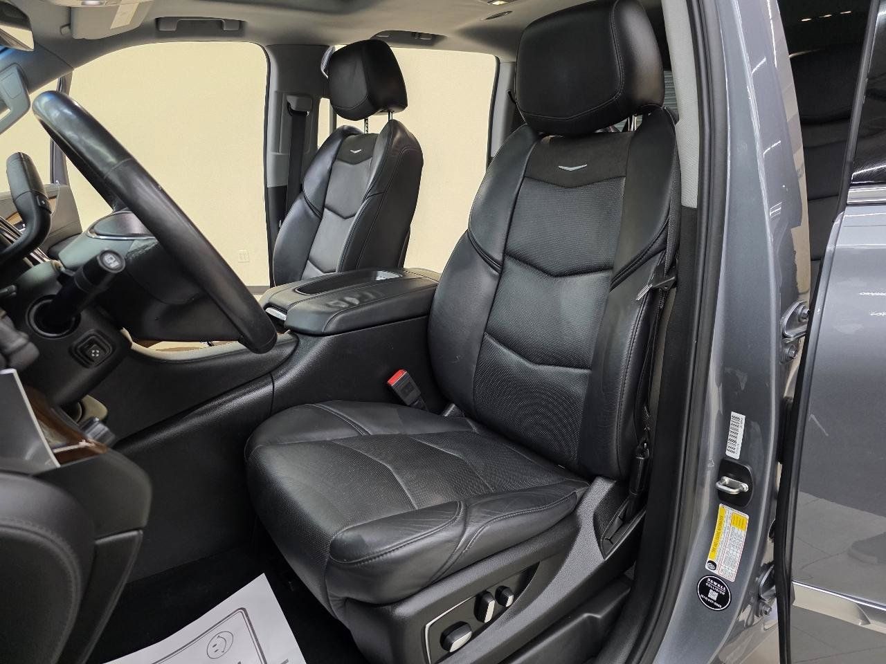 Used 2018 Cadillac Escalade ESV Luxury RWD image 18
