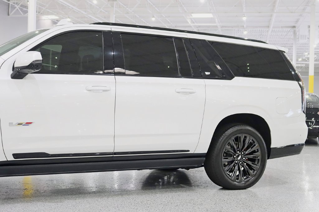 Used 2023 Cadillac Escalade ESV V w/ LPO, ONYX Package AWD/4WD image 3