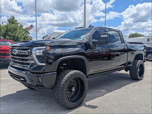 Used 2024 Chevrolet Silverado 2500 High Country w/ Midnight Edition AWD/4WD image 8
