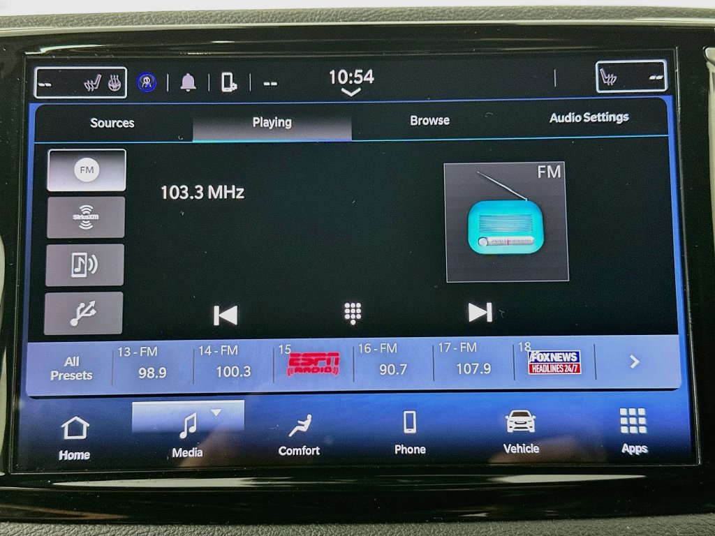 Used 2023 Chrysler Pacifica Touring FWD image 17