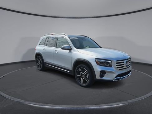 Used 2026 Mercedes-Benz GLB 250 image 2