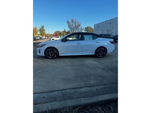 New 2025 Nissan Sentra SR w/ SR Premium Package image 4