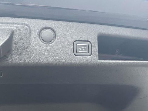 Used 2020 Chevrolet Equinox Premier image 11