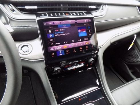 New 2025 Jeep Grand Cherokee Limited w/ Luxury Tech Group II image 17