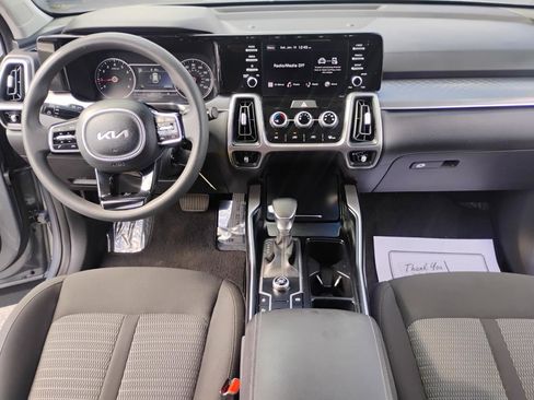 Used 2023 Kia Sorento LX image 16