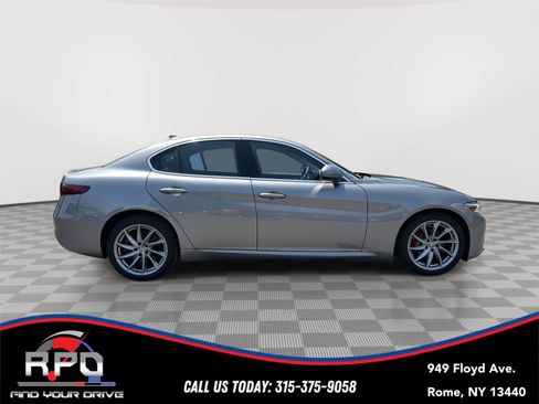 Used 2018 Alfa Romeo Giulia AWD image 6