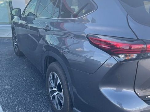 Used 2022 Toyota Highlander XLE image 4