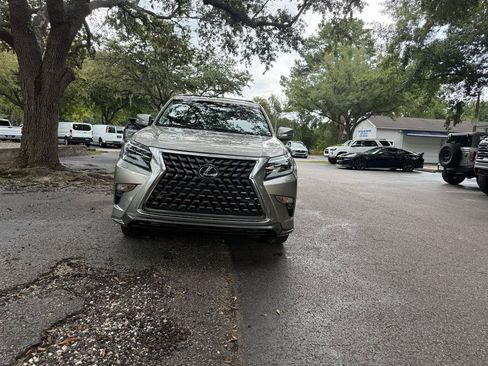 Used 2023 Lexus GX 460 Premium w/ Accessory Package AWD/4WD image 2