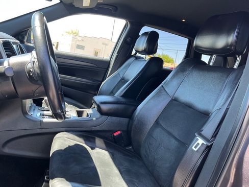 Used 2017 Jeep Grand Cherokee Altitude RWD image 25