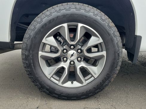 Used 2025 Chevrolet Silverado 1500 RST w/ Convenience Package II image 5