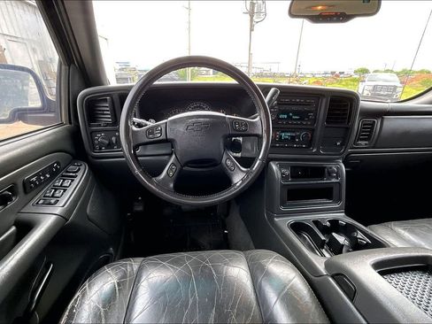 Used 2004 Chevrolet Avalanche Z66 w/ Sun And Sound Package RWD image 7