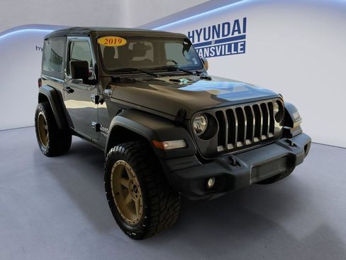 Used 2019 Jeep Wrangler Sport AWD/4WD image 3