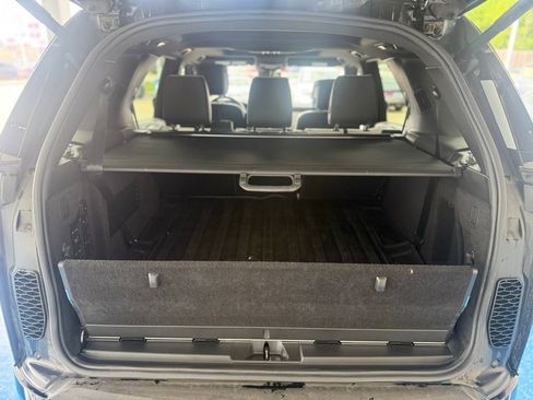 Used 2021 Land Rover Discovery HSE R-Dynamic AWD/4WD image 13